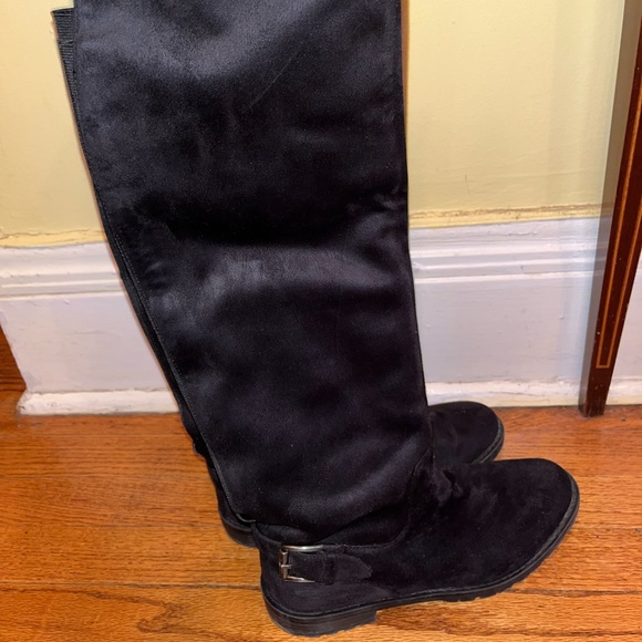 Black boots - Picture 5 of 6